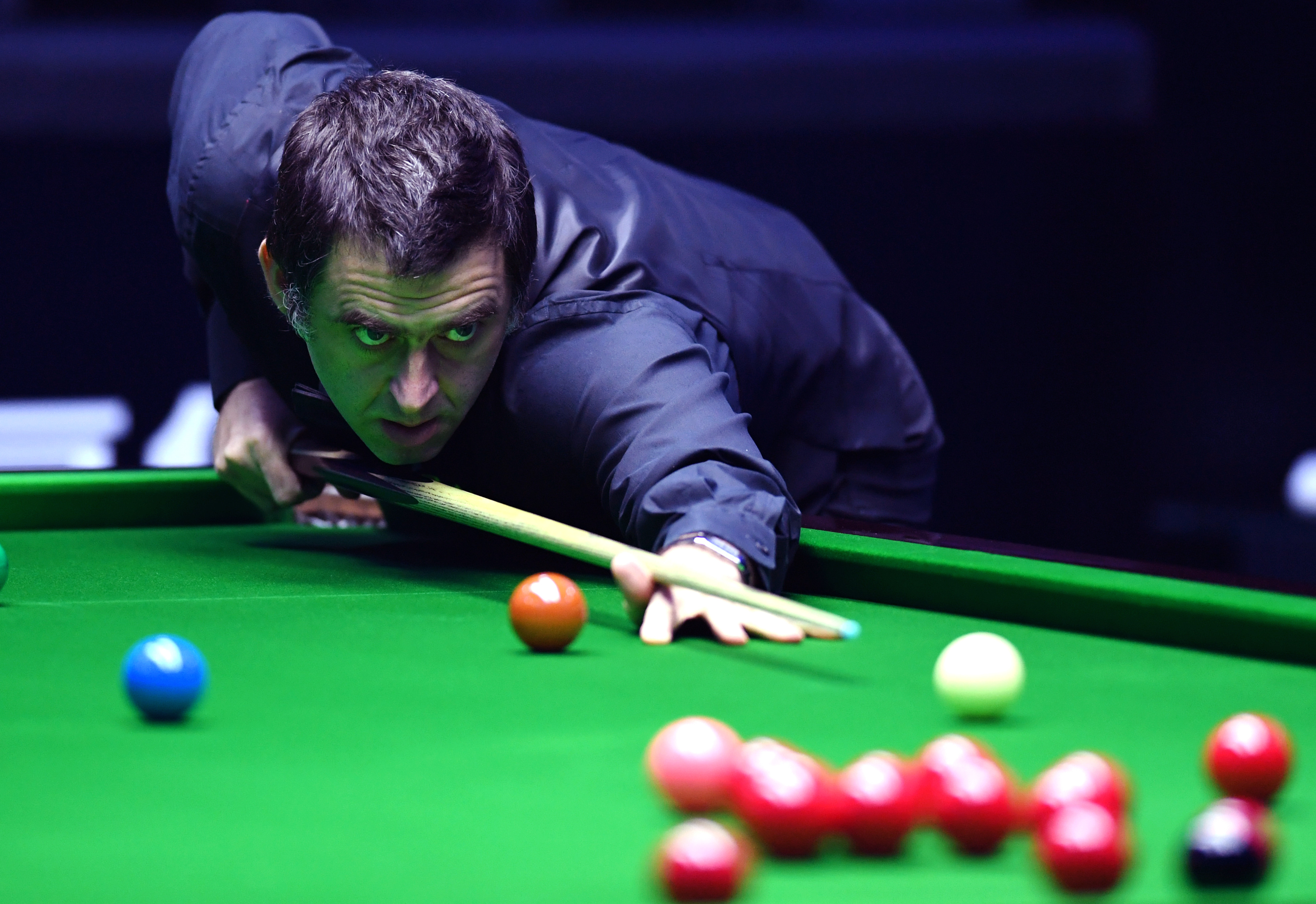 湖人双巨豪言今年夺冠！詹姆斯发声祝贺雷迪克 更衣室泼水狂欢庆祝